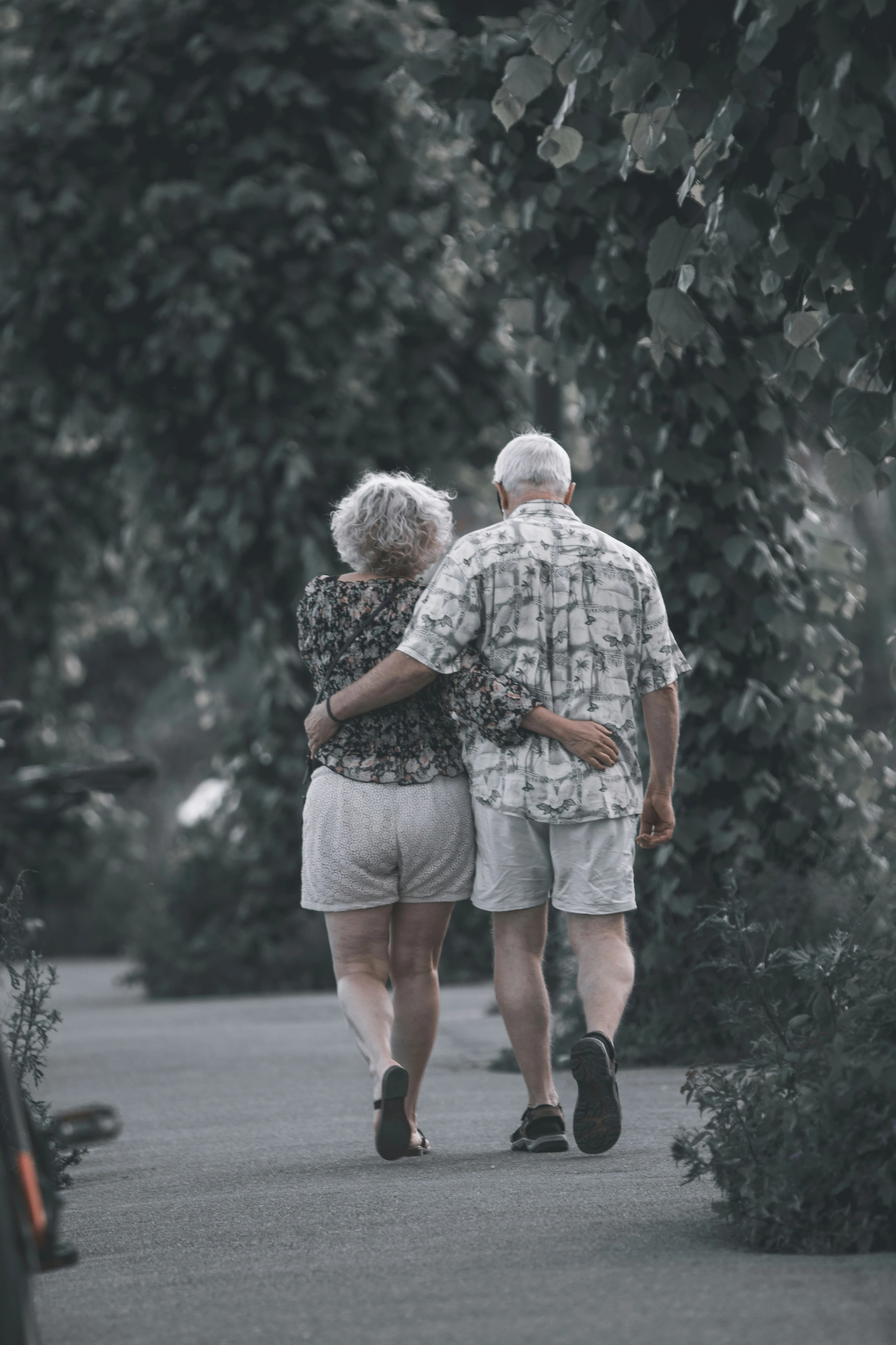 How People Live Beyond 100 Years: Proven Habits & Longevity Foods Backed by Science